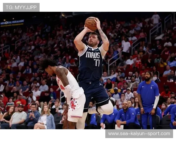 东契奇精彩传球助攻队友得手，独行侠团队配合更默契